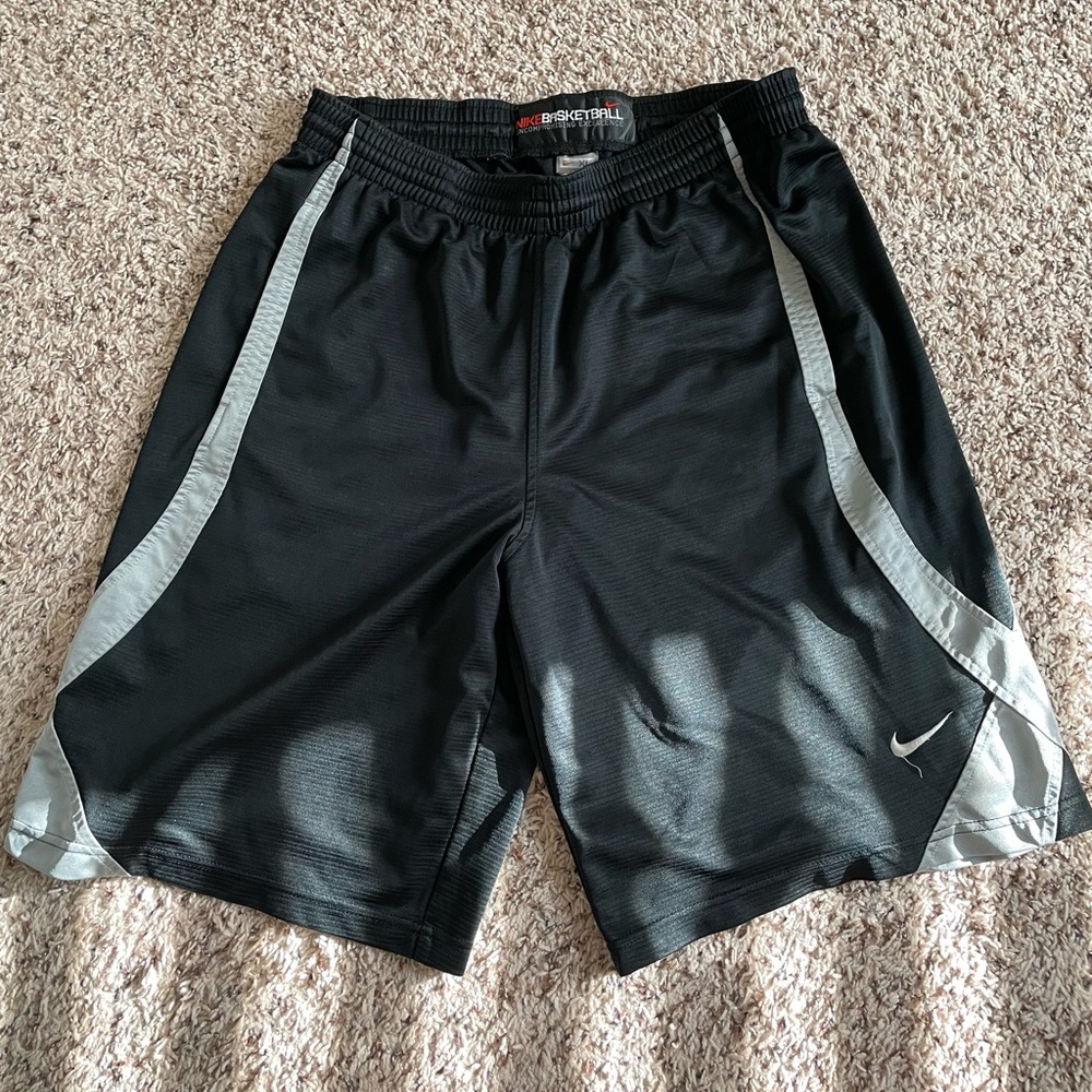 Nike Men’s XL Basketball shorts